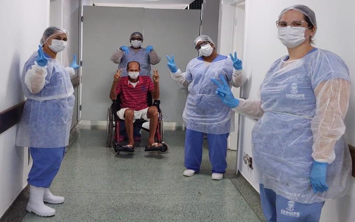 Após 29 dias de internação, paciente com Covid19 recebe alta do Hospital de Urgência de Sergipe