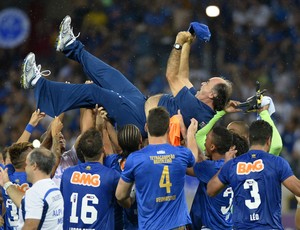 Após susto, Alisson garante presença no reencontro com paizão Marcelo