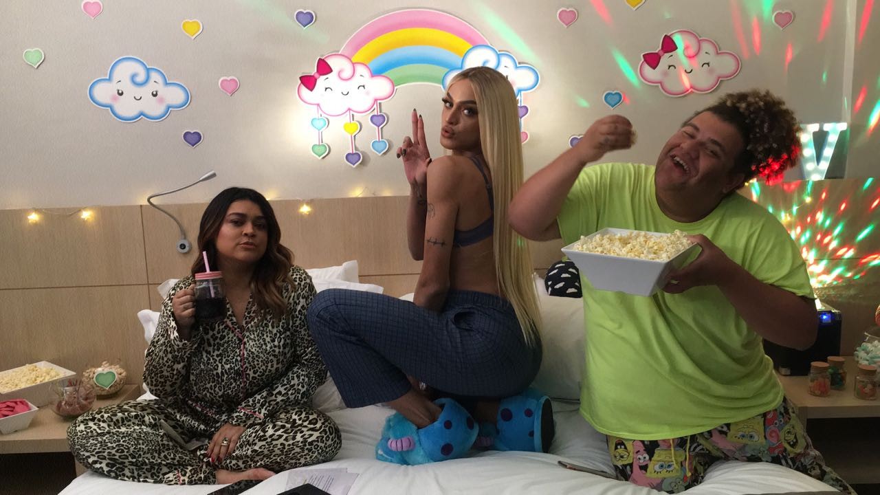 Pabllo Vittar, Gominho e Preta Gil j esto prontos pra festa do pijama que vai rolar ao vivo no Facebook do Multishow (Foto: Multishow)