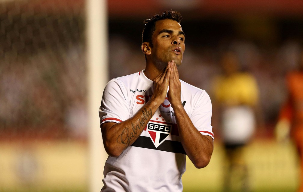 ''Corro atrás do meu direito e estou errado?'', diz Maicon por ação contra São Paulo