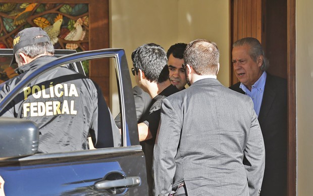 O ex-ministro da Casa Civil José Dirceu é preso em casa em Brasília como parte da 17ª fase da Operação Lava Jato, batizada de Pixuleco (Foto: Dida Sampaio/Estadão Conteúdo)