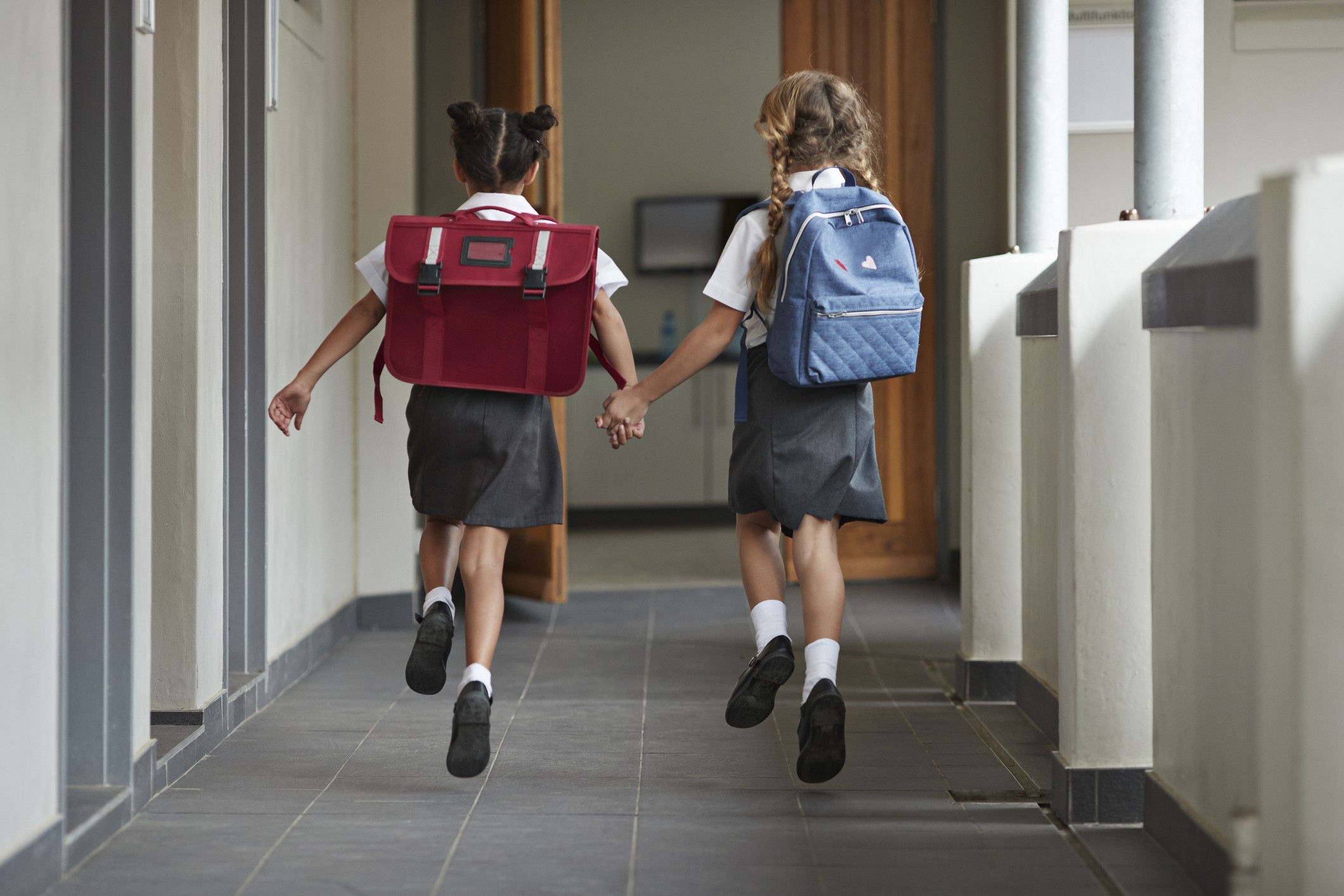Meninas vão à escola (Foto: Getty Images)