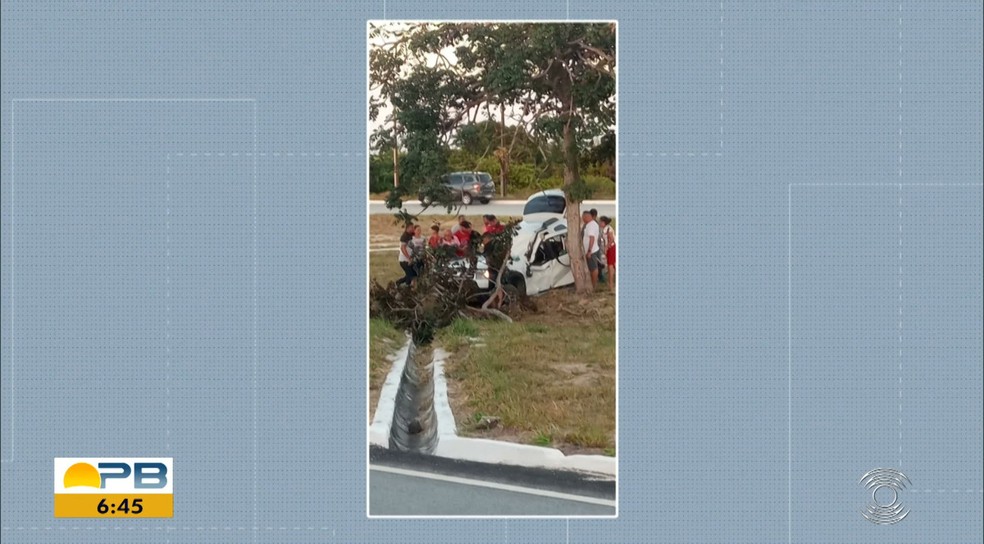 Homem morre e três mulheres ficam feridas após carro sair da pista, na BR-101, na Paraíba — Foto: Reprodução/TV Paraíba