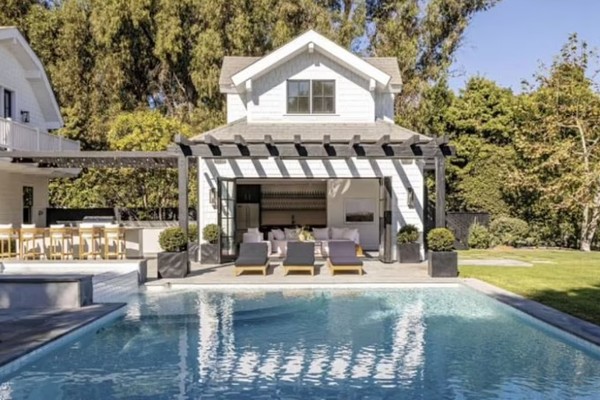 A casa vendida pelo músico Chris Martin por 81,3 milhões de reais (Foto: Divulgação)