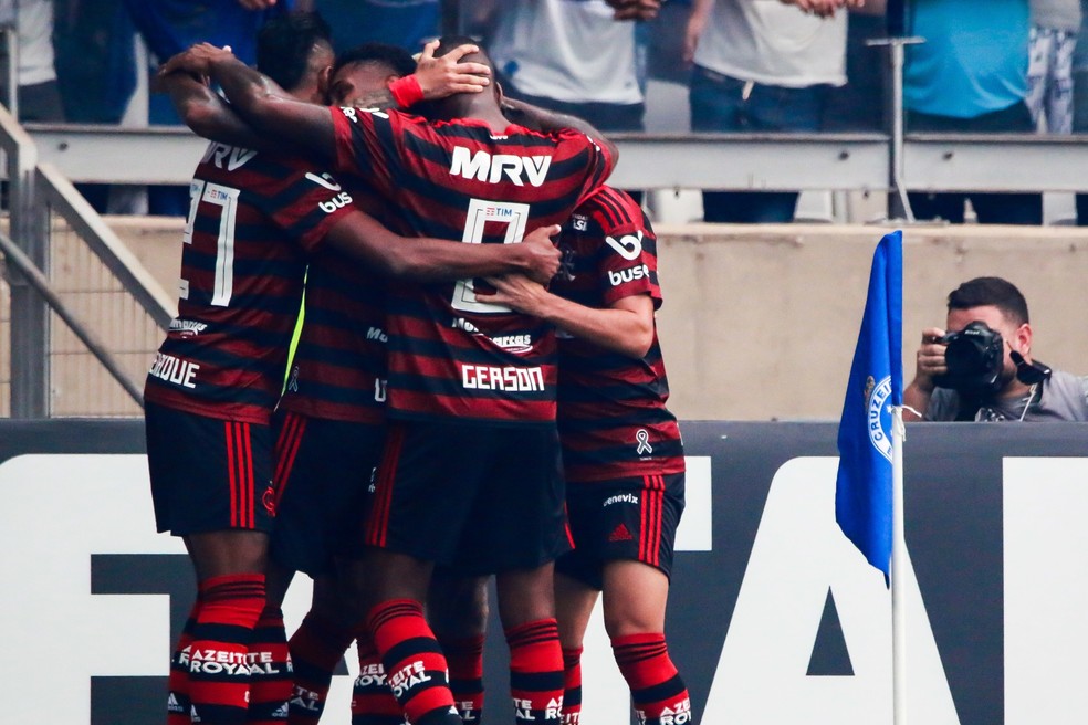 Jogadores do Flamengo comemora gol de Gabigol sobre o Cruzeiro  Foto: DUDU MACEDO/FOTOARENA/ESTADO CONTEDO