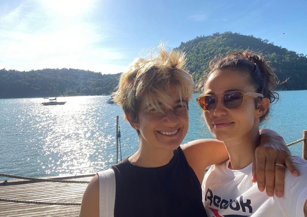 Nanda Costa e Lan Lanh protagonizam cliques românticos  (Foto: Reprodução/Instagram)