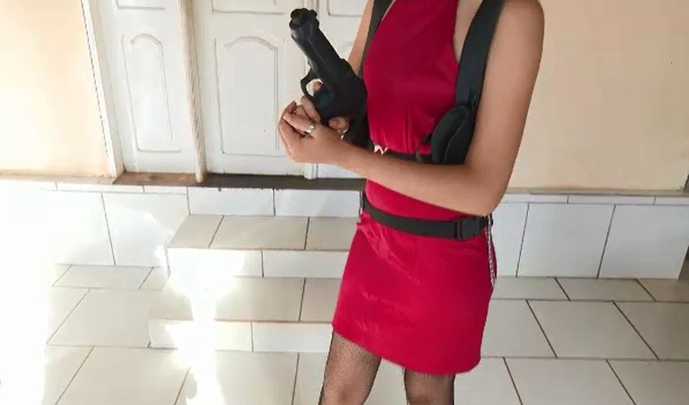 Mãe da jovem diz que família trata hobby com naturalidade (Foto: Reprodução/Rede Amazônica Acre)