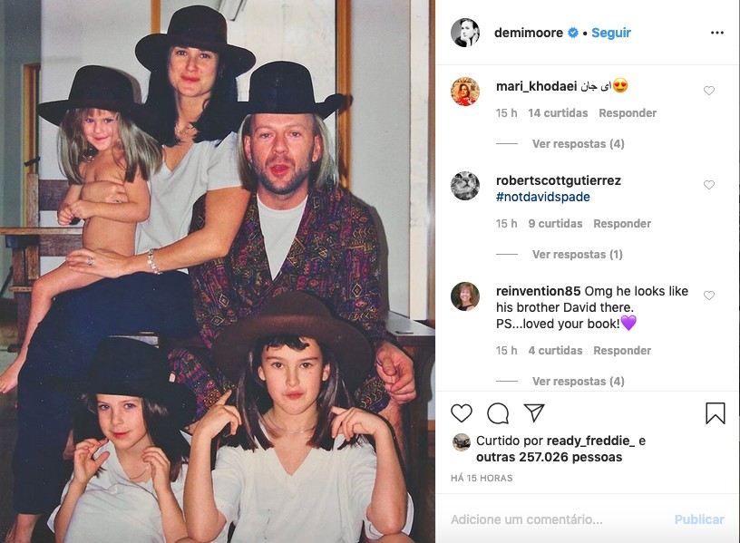 O post da atriz Demi Moore desejando feliz aniversário para o ex-marido, o ator Burce Willis, pai de suas três filhas (Foto: Instagram)