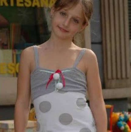 A atriz Bruna Griphao, aos 9 anos, em cena de 'Bela, a feia' (2009) — Foto: Reprodução/Instagram