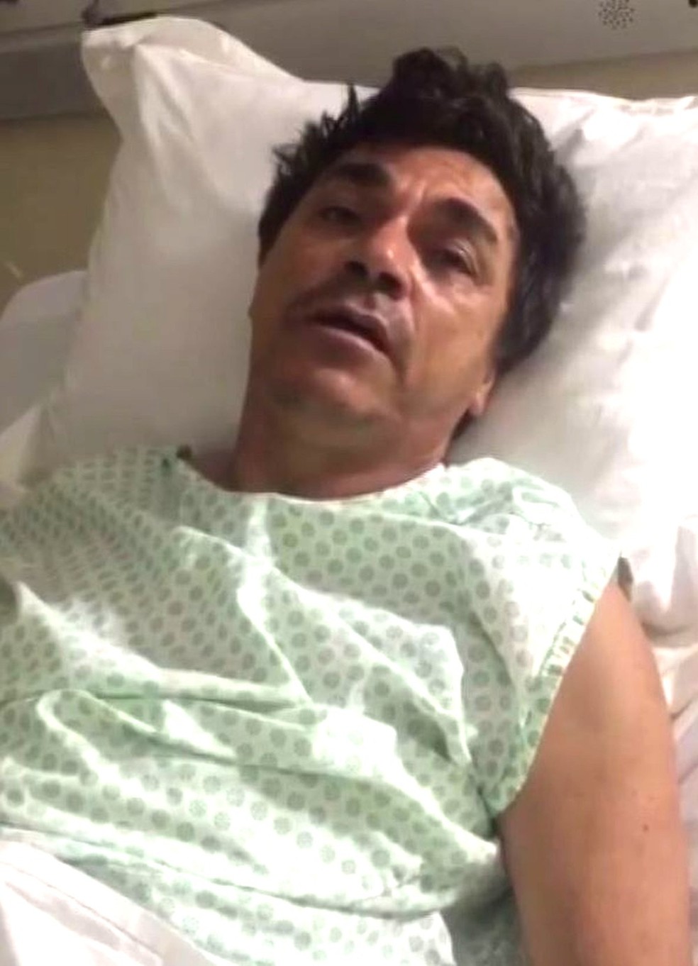 Servidor falou sobre a agressão em video, dentro do Hospital de Cubatão (Foto: Reprodução)