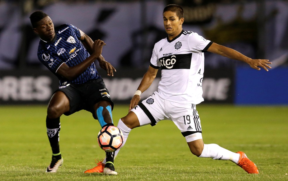 Bryan Cabezas (E) estÃ¡ na mira do Fluminense (Foto:  REUTERS/Jorge Adorno)