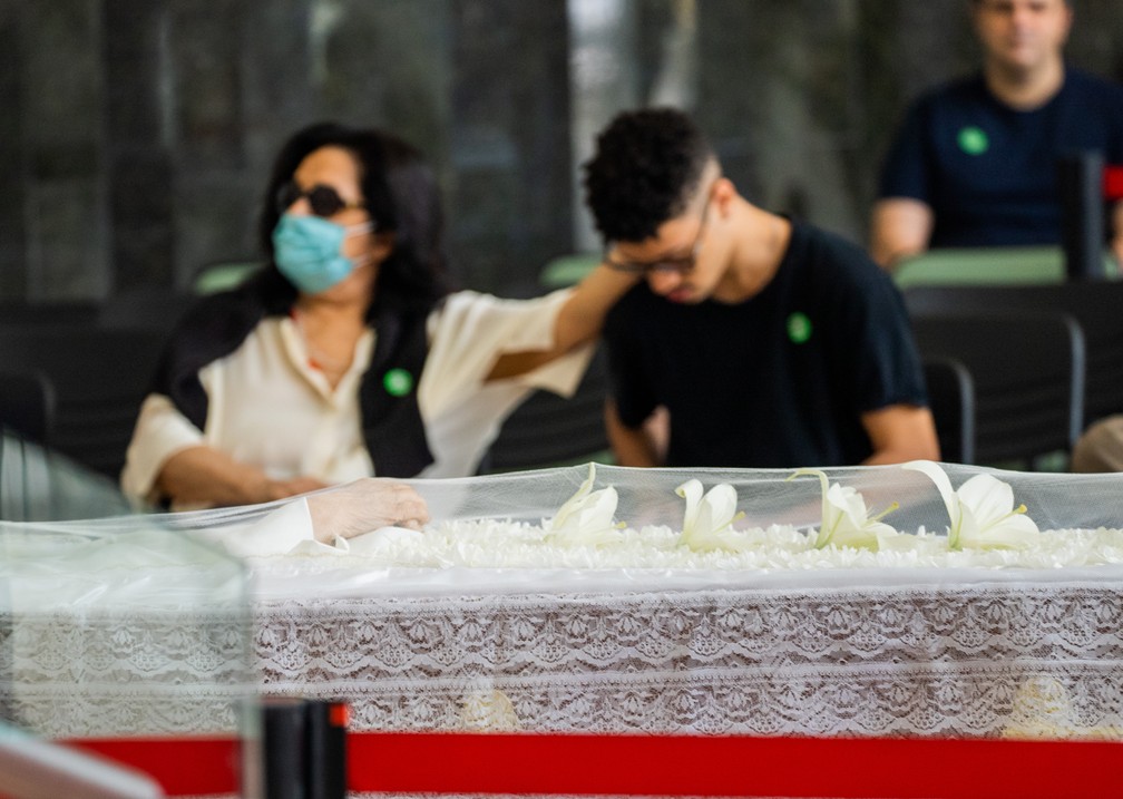 Velório de Gal Costa: Aos prantos, esposa, filho e amigos da cantora se