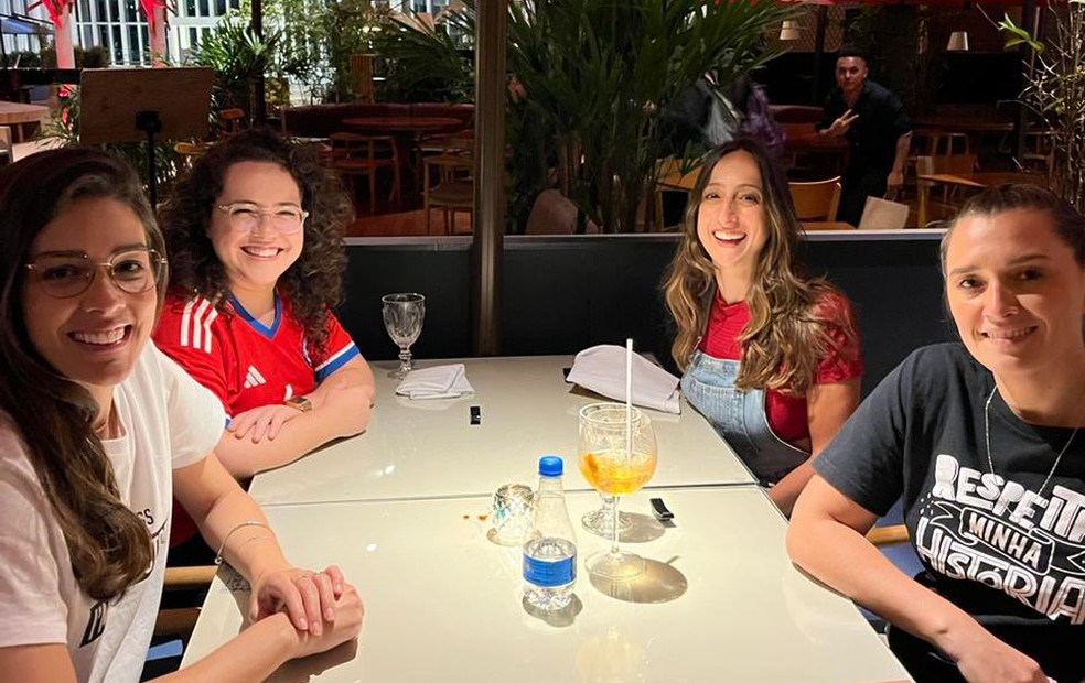 Nat&aacute;lia Lara, Renata Mendon&ccedil;a, Nat&aacute;lia Silveira e Ana Tha&iacute;s Matos: jornalistas v&atilde;o cobrir Copa por SporTV e Globo &mdash; Foto: Reprodu&ccedil;&atilde;o/Twitter da jornalista