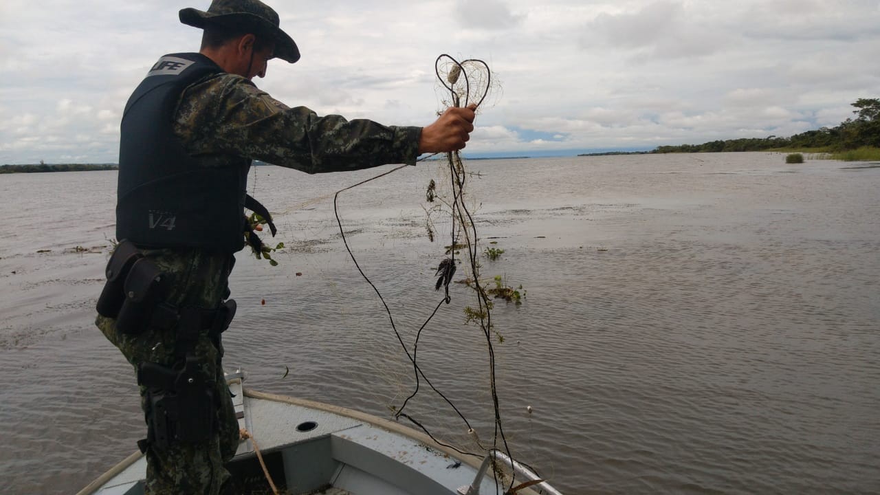 Fiscalização apreende 450 metros de redes de pesca armadas irregularmente no Rio Paraná durante a piracema