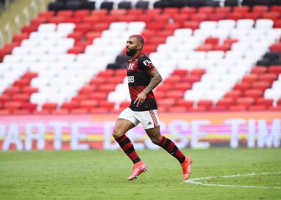 Gabriel, do Flamengo, comemora gol marcado contra o Inter no Maracanã — Foto: André Durão