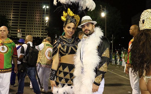Glamour Garcia e Pedro Carvalho desfilam juntos na Grande Rio: "Relação para a vida"