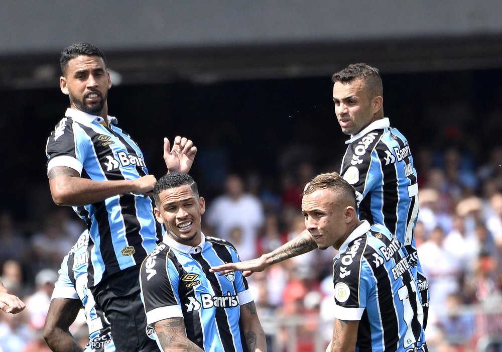 Michel completa um jogo pelo Grêmio após dois meses e vibra com recuperação: "100"