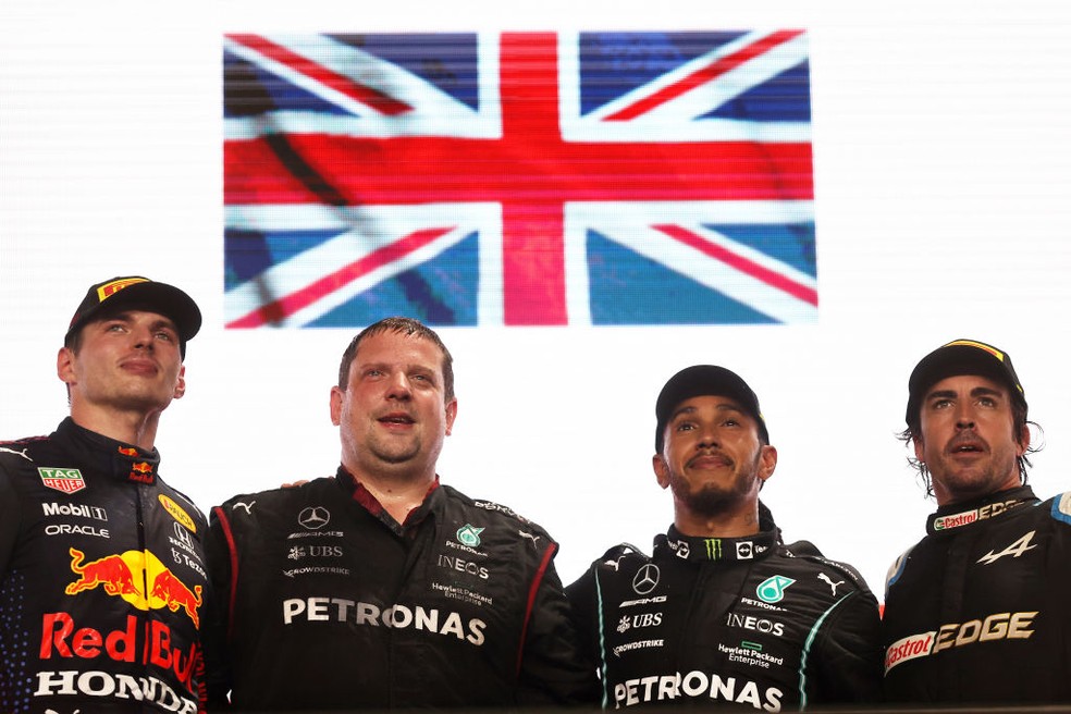Lewis Hamilton, Max Verstappen e Fernando Alonso no pódio do GP do Catar da F1 — Foto: Lars Baron/Getty Images