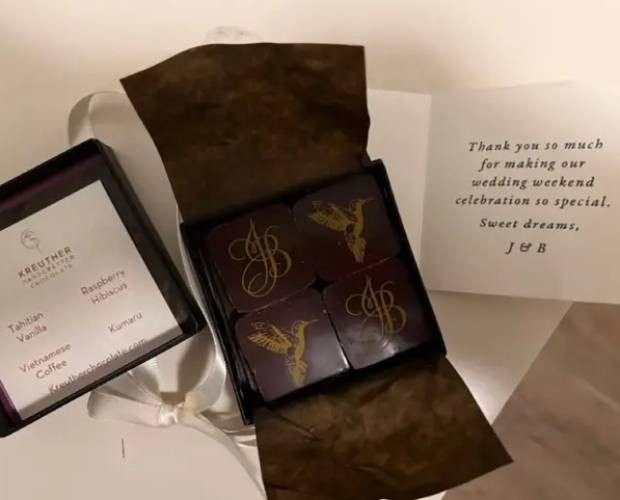 Lembrancinhas distribuídas aos convidados do casamento de Jennifer Lopez e Ben Affleck (Foto: Reprodução/Instagram)