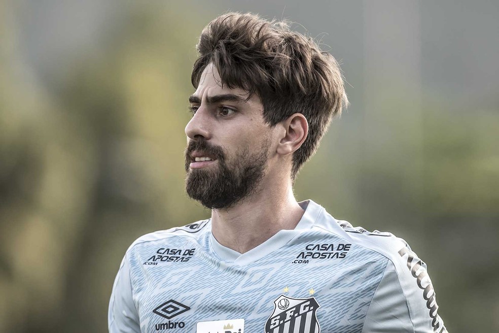 pic Luan Peres Jogador Do Santos luan peres do santos e denunciado por