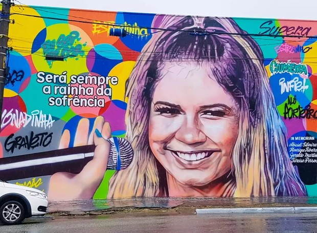 Marília Mendonça ganhou um painel em sua homenagem, um trabalho em conjunto dos artistas Edy Hp e Paulo Terra (Foto: Reprodução / Instagram)