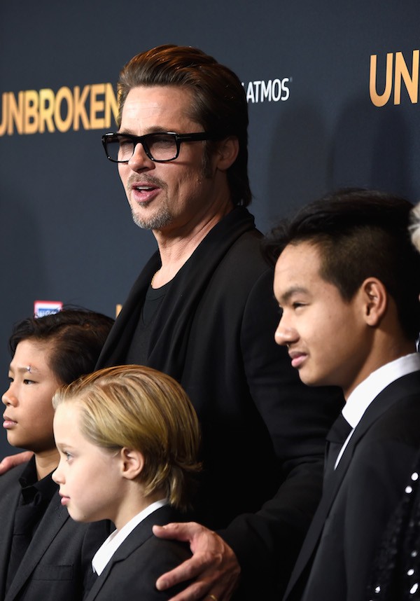 Brad Pitt com Shiloh e seus irmãos (Foto: Getty Images)