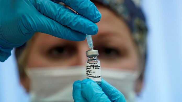 Farmacêutica brasileira diz ter fechado acordo para produzir vacina russa Sputnik V contra a Covid-19