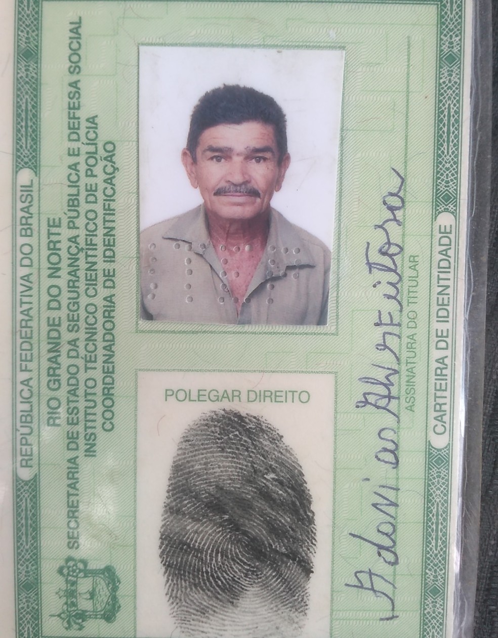 Idoso de 69 anos foi encontrado morto no alpendre de casa — Foto: Divulgação