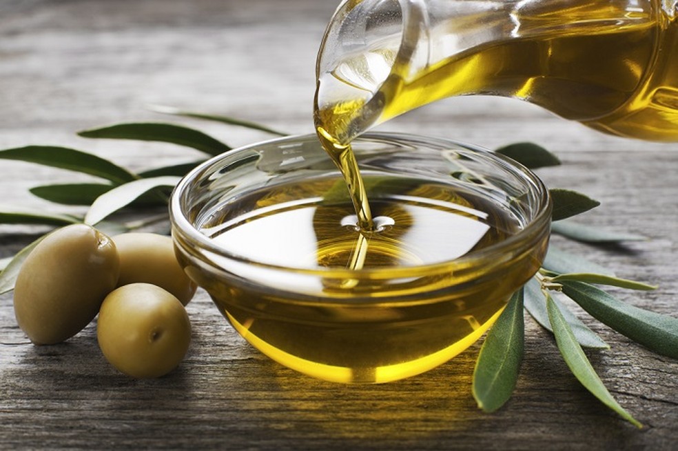 Testes comparativos e verificaram fraudes em quatro amostras de azeite de oliva extra virgens (Foto: depositphotos)
