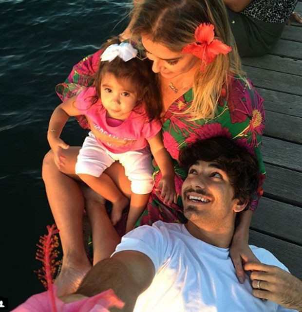 Deborah Secco, Hugo Moura e Maria Flor (Foto: Reprodução/Instagram)
