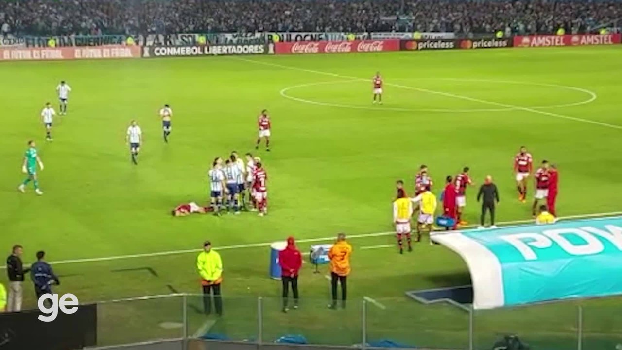 Em dia de xingamentos, Sampaoli corre à linha, pede vermelho e lamenta expulsão de Wesley