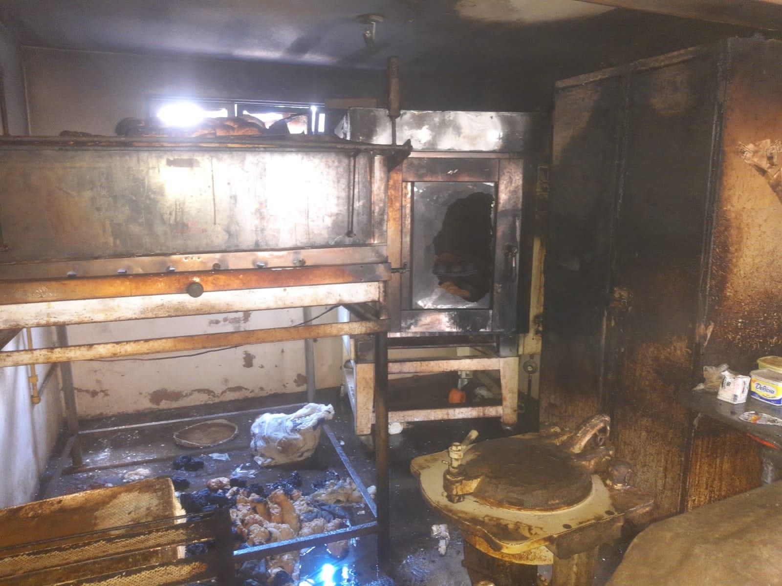 Incêndio em botijões de gás atinge padaria no Bairro Santa Maria em Uberaba