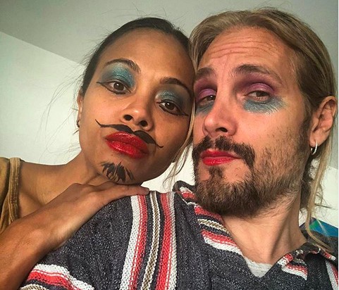 A atriz Zoë Saldaña com o marido (Foto: Instagram)