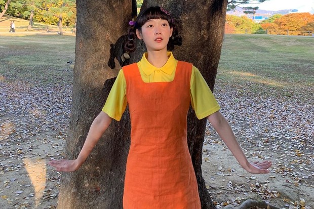 Lee Yoo-Mi, atriz de Round 6, se fantasia como a boneca da série (Foto: Reprodução/Instagram)