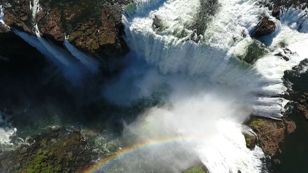 Parque Nacional do Iguaçu é um dos principais destinos turísticos do Brasil e é muito visitado por estrangeiros — Foto: Giovani Zanardi/RPC