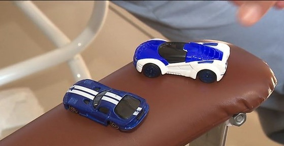 Pacientes do Hospital Universitário de Londrina conversaram e brincaram com os pilotos da Stock Car (Foto: Reprodução/RPC)