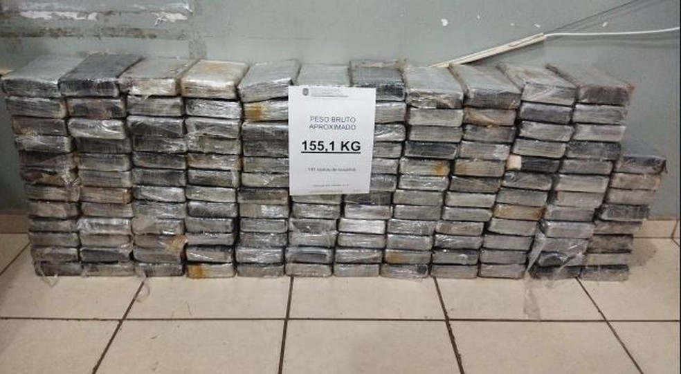 Mais de 155 kg de cocaína foram encontrados no caminhão em Santa Adélia — Foto: Polícia Rodoviária Estadual