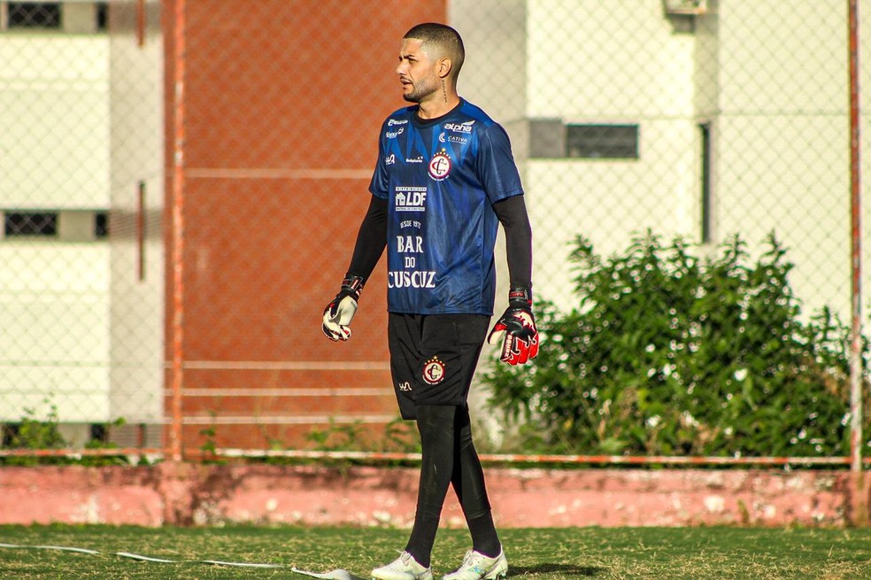 Camilo foi integrado ao elenco e iniciou os treinos. O goleiro deve assumir a titularidade na partida contra o ABC  Foto: Samy Oliveira / Campinense