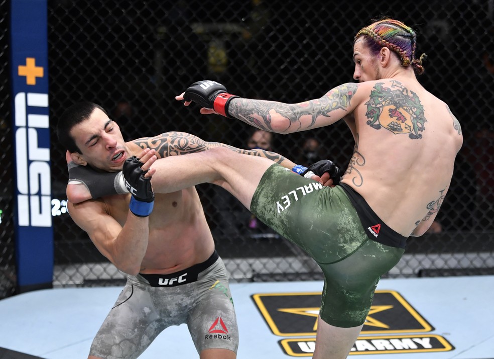 Sean O'Malley Thomas Almeida UFC 260 — Foto: Getty Images