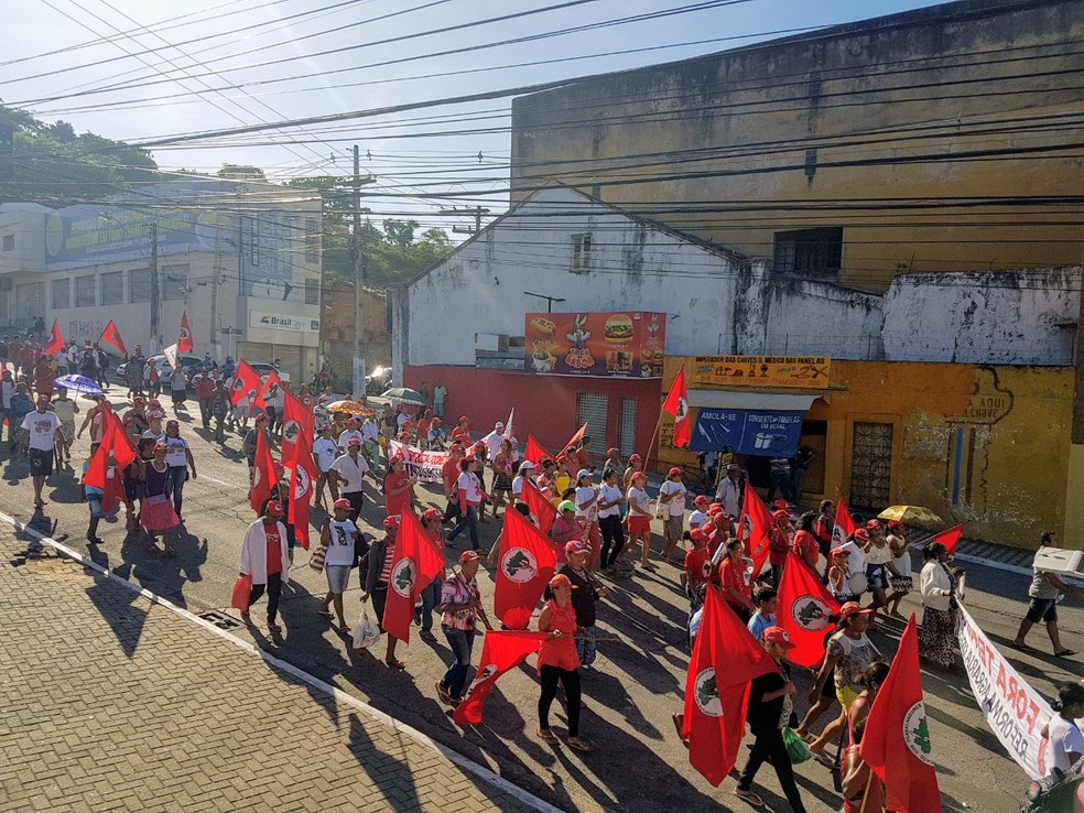Mulheres camponesas caminham até a Secretaria de Estado da Agricultura  (Foto:  Marcos Antônio da Silva/Arquivo pessoal)