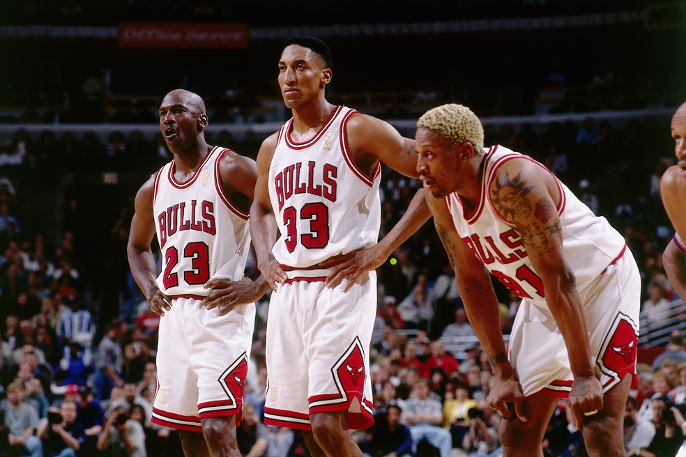 Michael Jordan, Scottie Pippen e Dennis Rodman conquistaram o tri para o Chicago Bulls em 1996, 1997 e 1998 — Foto: Getty Images