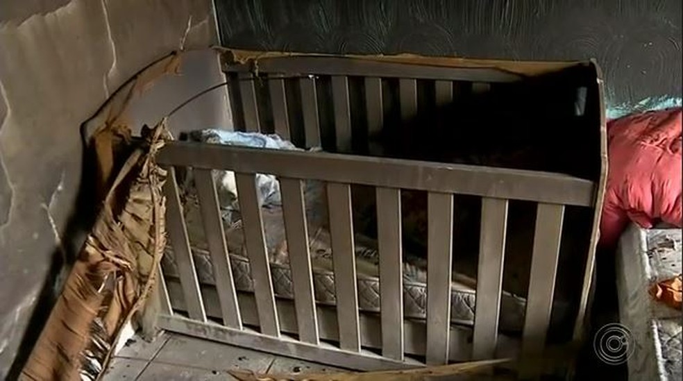 Bebê foi internado após casa pegar fogo em Angatuba (SP) — Foto: Reprodução/TV TEM
