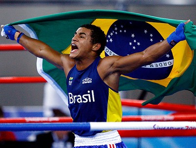 David Lourenço comemora ouro no boxe dos Jogos da Juventude (Foto: Wander Roberto / COB)