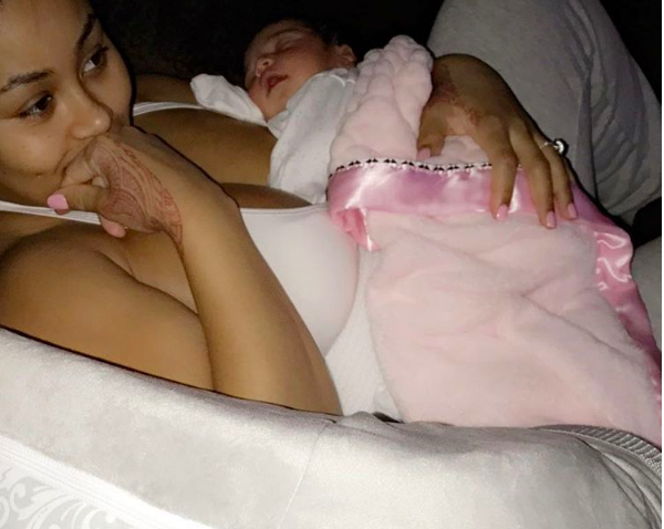 Blac Chyna com a sua filha com Rob Kardashian (Foto: Instagram)