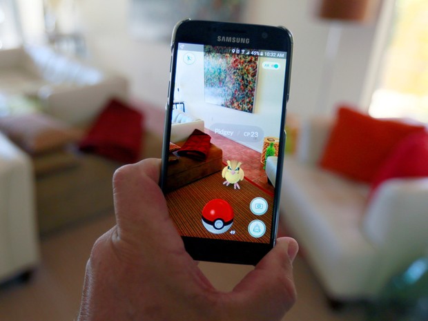 O jogo de realidade aumentada 'Pokemon Go' é visto na tela de um smartphone em foto ilustrativa tirada em Palm Springs, na Califórnia, EUA (Foto: Sam Mircovich/Illusration)