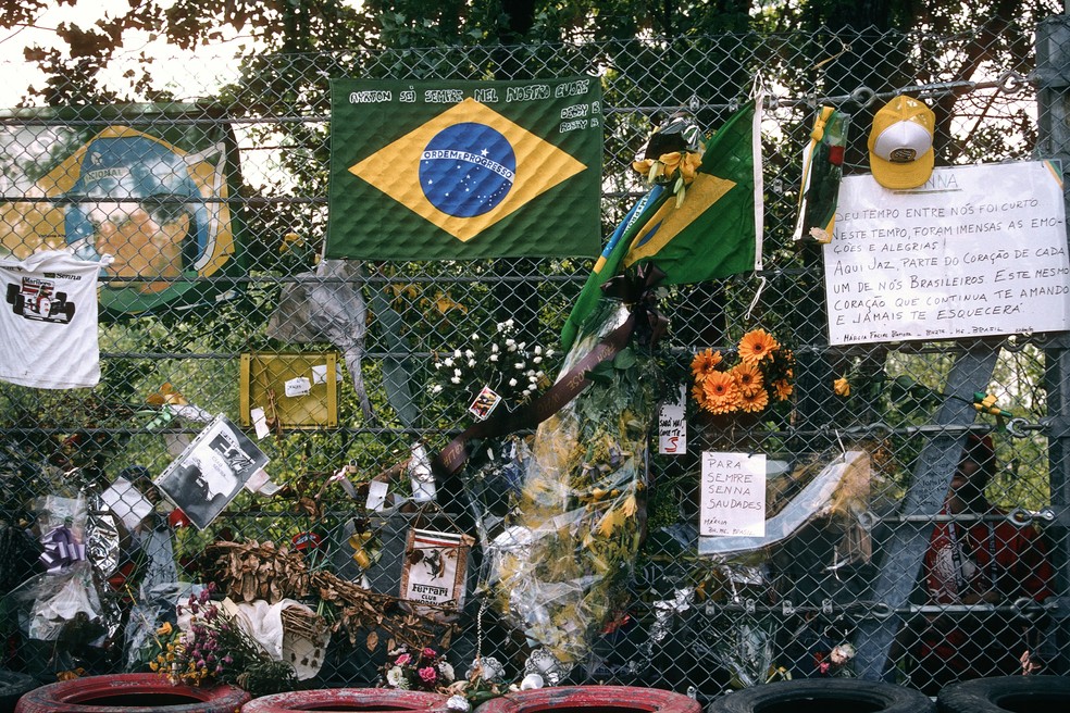 Na volta da F1 a Imola após as mortes de Senna e ...