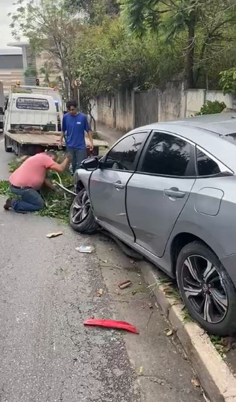 Suspeito tentou fugir da polícia e colidiu carro em outros três veículos — Foto: Divulgação/Polícia Civil