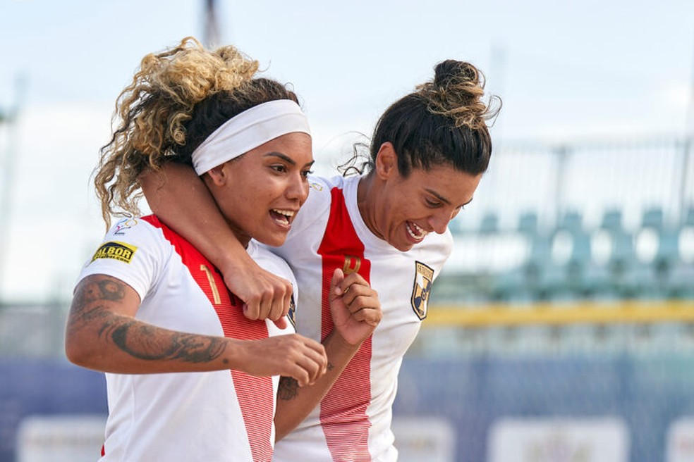 Adriele Rocha é eleita a melhor jogadora do mundo no futebol de areia ...