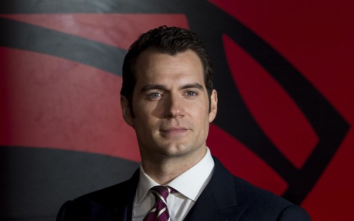 Henry Cavill Brasil on X: 4- Ele tem 1,85m de altura. É o mais