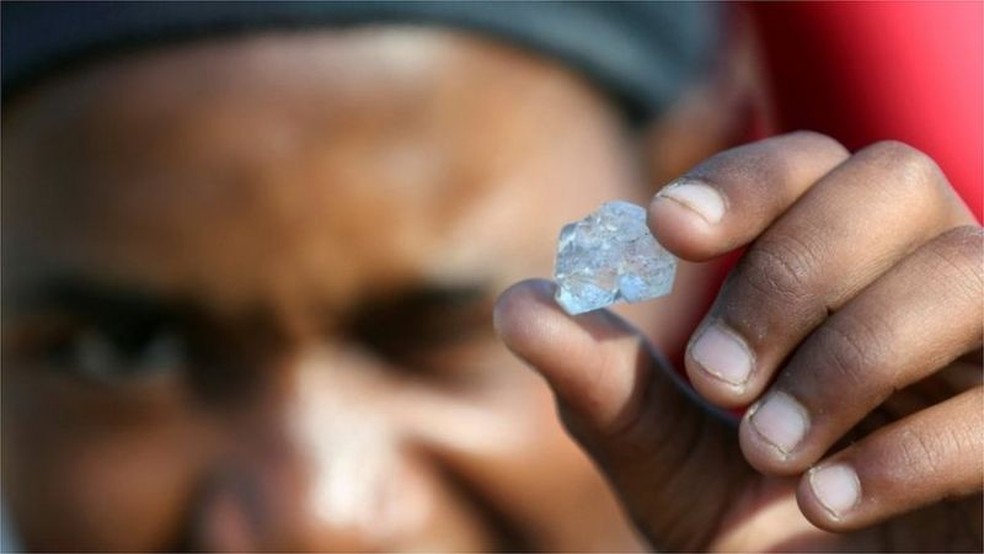 Muitos sul-africanos achavam que pedras encontradas eram diamantes, mas elas eram quartzo — Foto: Reuters